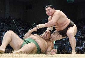 Sumo: Hakuho gets 1,000th career win