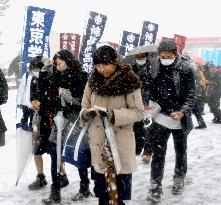 Unified college exams begin across Japan amid heavy snow