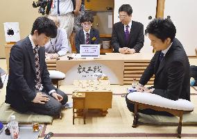 14-year-old pro shogi player Fujii wins 25th straight match