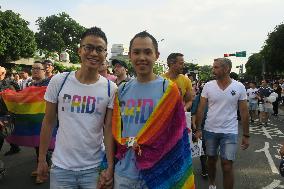 Taiwan's gay pride parade campaigns same-sex marriage law