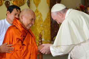 Pope meets top Myanmar Buddhist monk