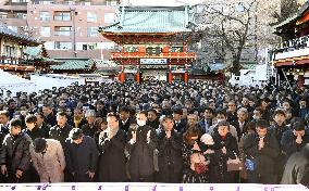 Businessmen pray for success at Tokyo shrine