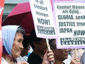 Ex-sex slaves urge Arroyo to take up their cause against Japan