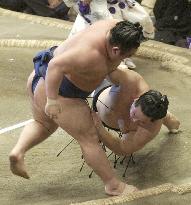 Asashoryu suffers 4th loss