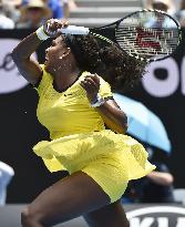 Williams storms through to Australian Open semifinals