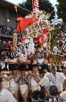 Floats run in climax race of Hakata Gion Yamakasa Festival