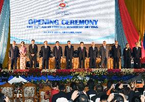 ASEAN foreign ministers meet amid divisions over S. China Sea row