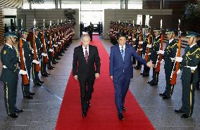 Abe, Putin discuss economic cooperation in 2nd round of talks