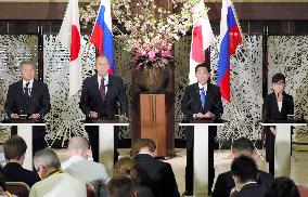 Japan, Russia beef up defense ties, Tokyo eyes isles row progress