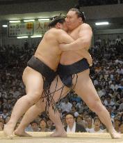 Asashoryu shoots down Hakuho to win 21st Emperor's Cup