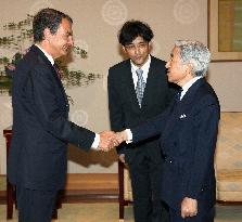 Zapatero meets with Japan emperor