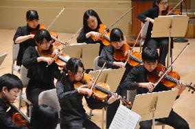 Fukushima youth musicians pluck at U.S. heartstrings
