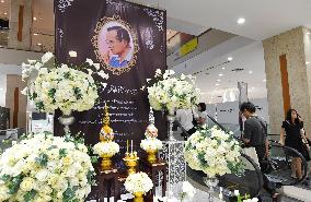 Japanese in Thailand mourn King Bhumibol's death