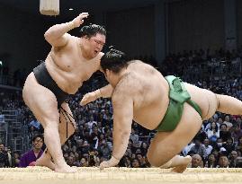 Sumo: Goeido, Hakuho bounce back, Kakuryu keeps lead in Kyushu