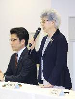 Japan PM Abe meets with families of abductees