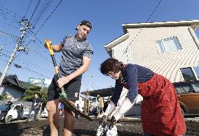 Canada rugby players help with recovery efforts after typhoon