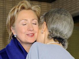Japanese Empress Michiko, Clinton rekindle friendship