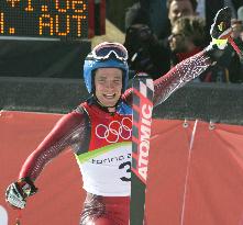 Austria's Raich wins men's alpine skiing giant slalom