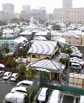 Snow falls in Tokyo, matches 1969 record for season's latest snow