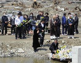 Survivors mourn children killed in tsunami