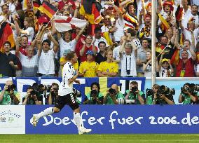 Germany beat 10-man Sweden 2-0 to advance to quarterfinals