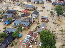 (4)Death toll hits 5 in Niigata, Fukuishima rainstorms, 2 missin