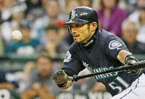 Ichiro, 1-for-3, extends hitting streak to 10 games