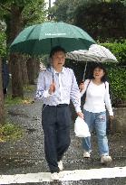 Hatoyama, wife take a stroll near their home