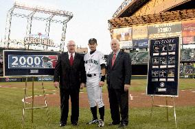 Ichiro honored for his ninth straight 200-hit season