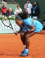 S. Williams advances to Roland Garros 4th round