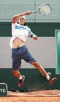 Tennis: Japan's Daniel proceeds to French Open 2nd round