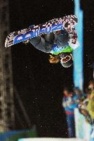 American White wins gold in snowboard men's halfpipe