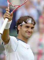 Defending champion Federer into semi-finals at Wimbledon