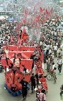 Indonesian parties kick off campaign with parade