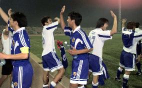 Japan downs England to win group in youth soccer