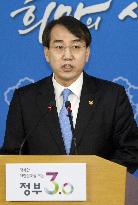 S. Korea slaps its own sanctions on N. Korea