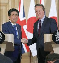 Abe, Cameron agree on need of balanced approach to prop up economy