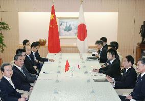 Japan, China eye leaders' meet amid islets tension