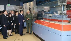 PM Abe visits USS Arizona Memorial Visitor Center