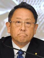 Toyota expects operating profit to drop for 2nd consecutive year