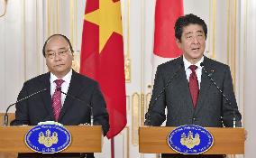 Japanese, Vietnamese prime ministers hold talks in Tokyo