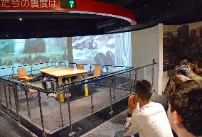 Quake simulators draw foreign tourists to disaster learning centers