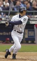 (1)Ichiro reaches 1000-hit mark in major leagues