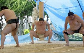 Hakuho prepares for scandal-hit Nagoya sumo tourney