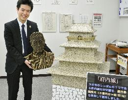 Miniature castle built with bill fragments worth 500 mil. yen