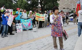 Police officer dispatched from Osaka insults protesters in Okinawa