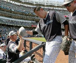 Baseball: Tanaka earns 10th win as Yankees rout Mariners