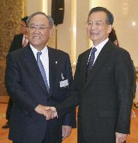 Japan business chief meets with Wen