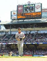 Boston's Tazawa suffers 2nd loss