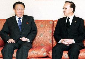 S. Korea minister meets with aide to N. Korea's Kim Jong Il